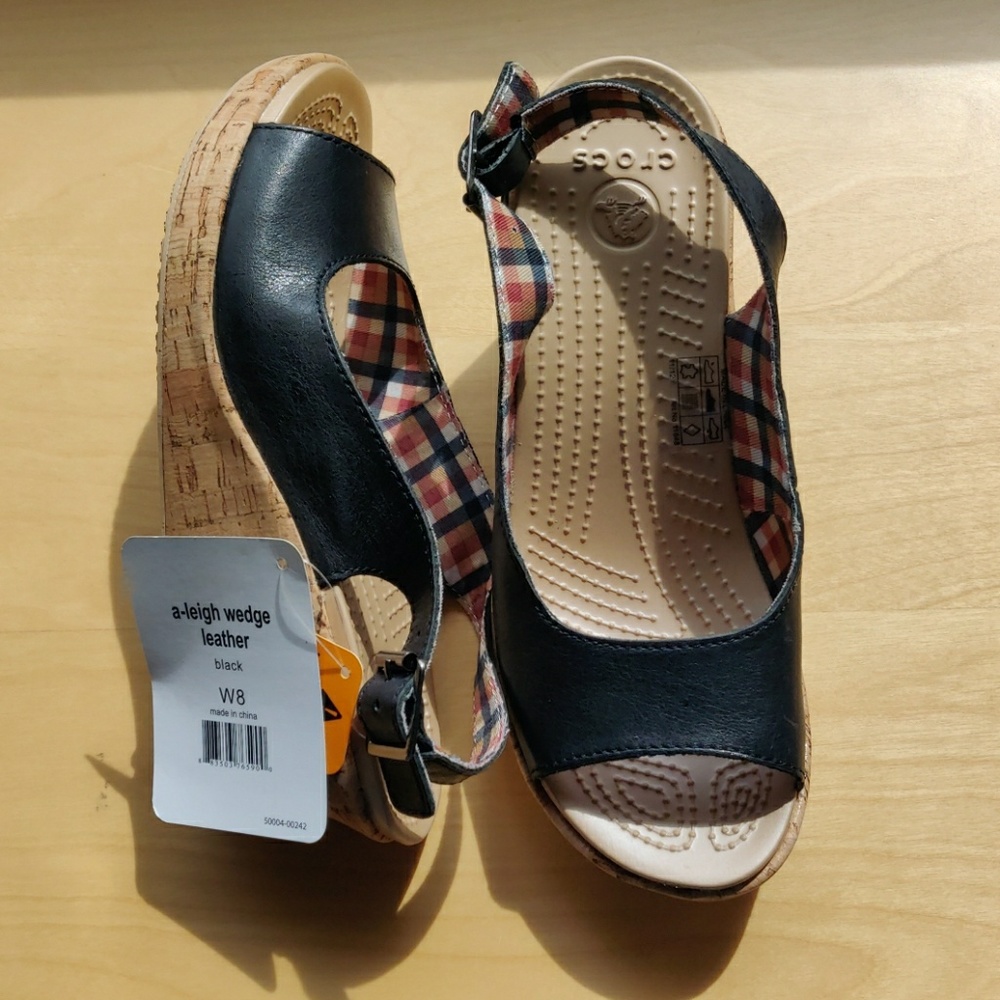 NWT Crocs A-Leigh black leather